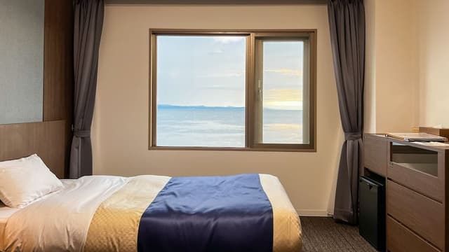 Standard Twin Room with Shower, Non Smoking (Lake View)
