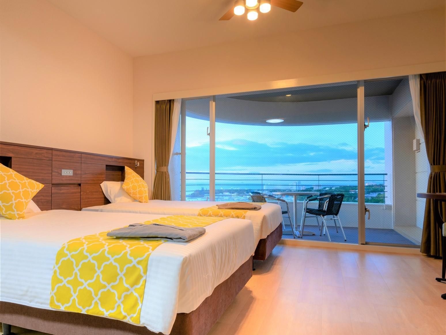 โรงแรมซันเซ็ท ฮิลล์ (Hotel Sunset Hill)1
