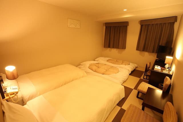Japanese and Western Style Room (2 low bed + Futon), Non Smoking