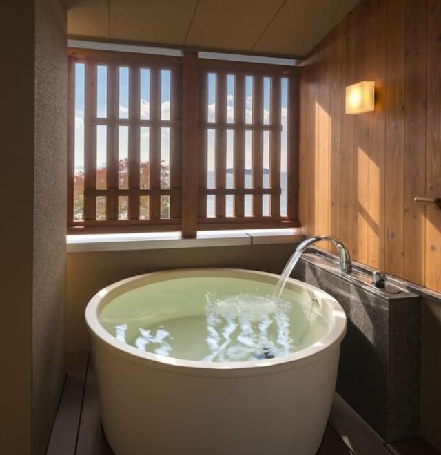 Corner Suite, Semi Open-air Bath