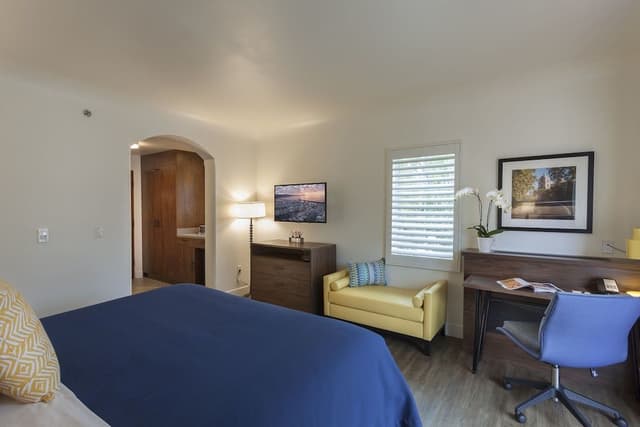 Standard Room, 1 King Bed