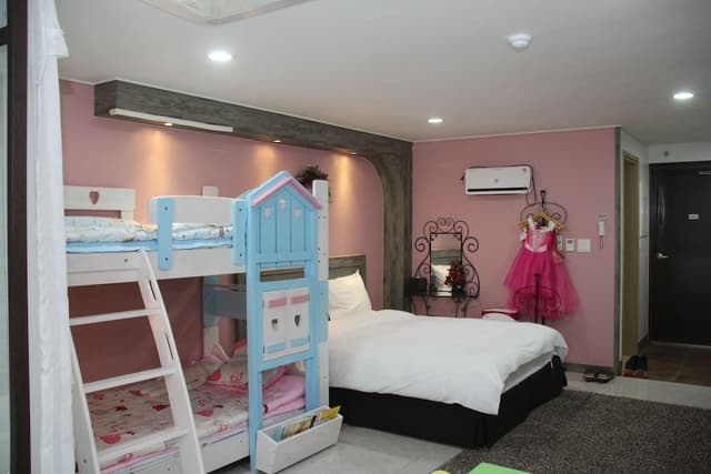 Family Double Room, Bathtub