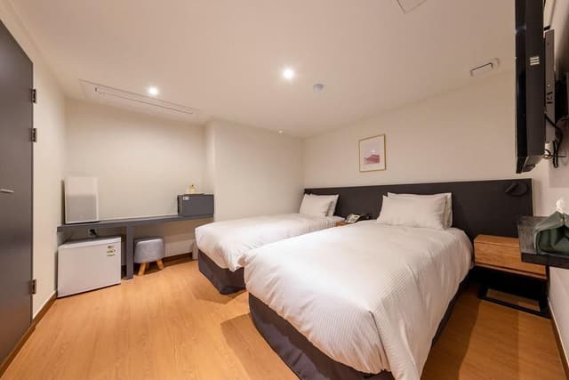 Twin Room *No windows