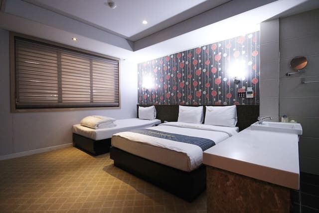 Twin Room (Extra person fee: KRW 10,000)