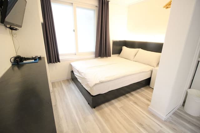 Deluxe Double Room, 1 Double Bed with Sofa bed, Non Smoking (non-Korean nationals only)