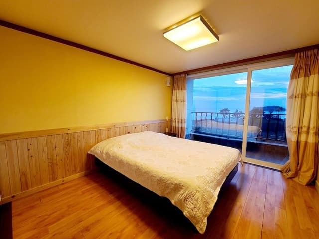 Family Room, 1 Bedroom