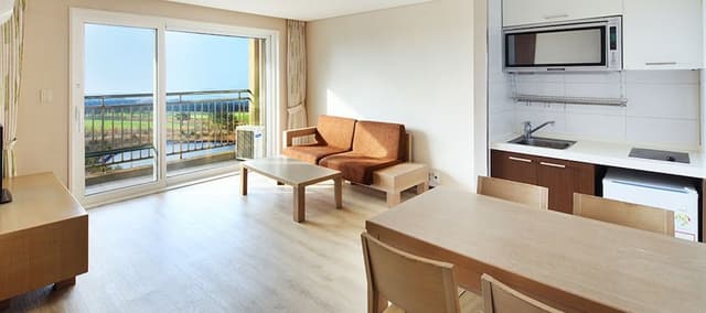 Deluxe Room, Kitchen (Bed Type)