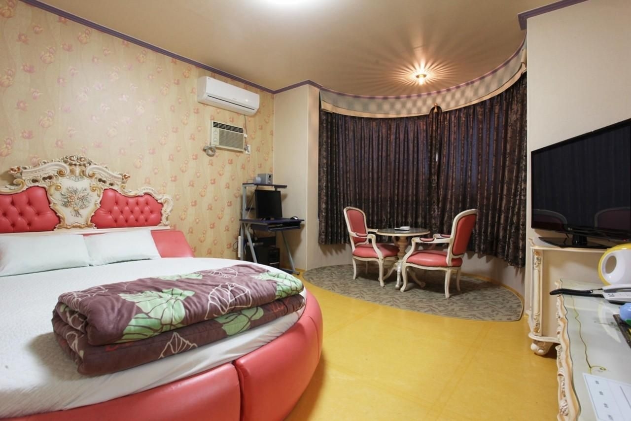 คาร์ลส์เบด โมเต็ล (Carlsbed Motel)3