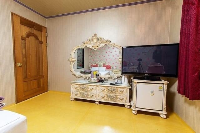 Family Room (Traditional Ondol Room)