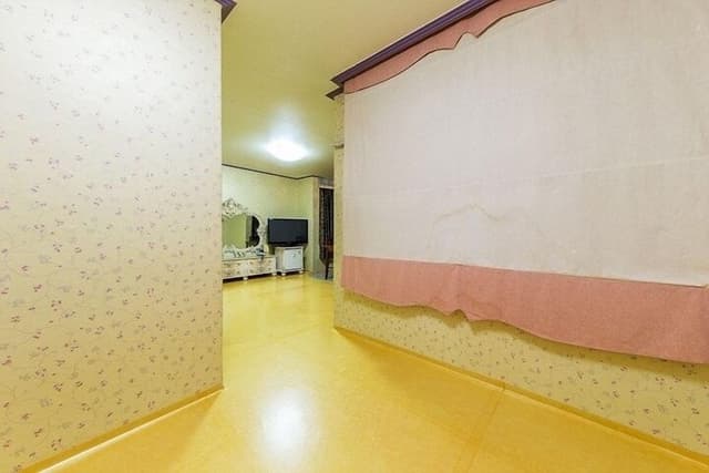 Family Room (Traditional Ondol Room)