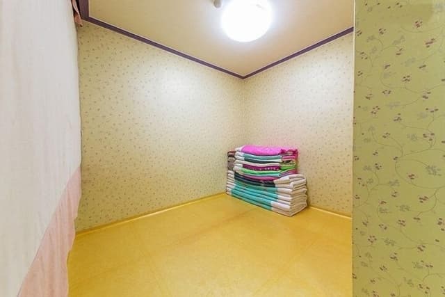 Family Room (Traditional Ondol Room)