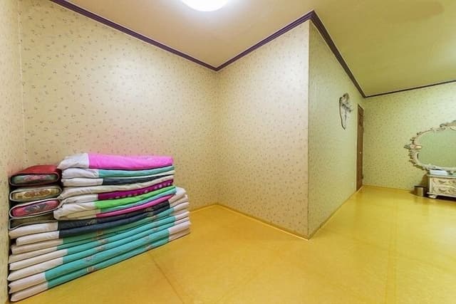 Family Room (Traditional Ondol Room)