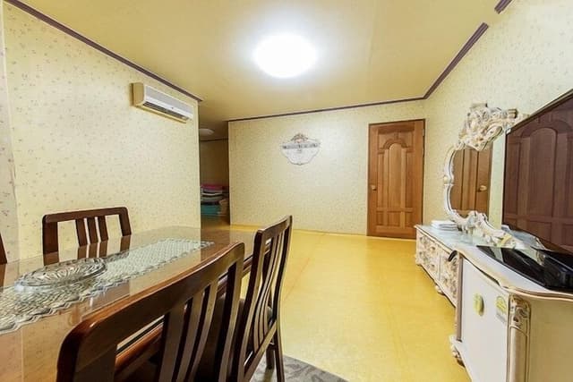 Family Room (Traditional Ondol Room)