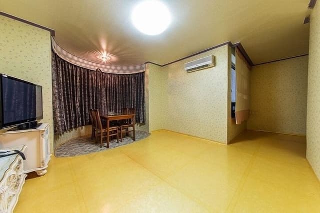 Family Room (Traditional Ondol Room)