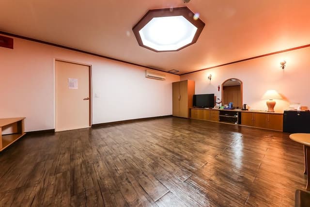 Suite (Ondol)