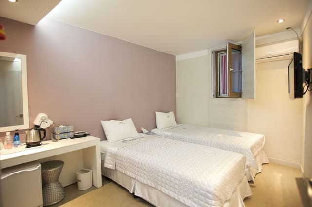 Standard Twin Room