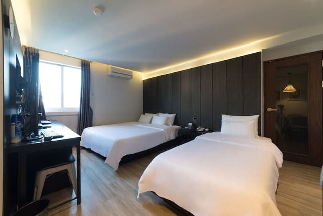 Deluxe Twin Room
