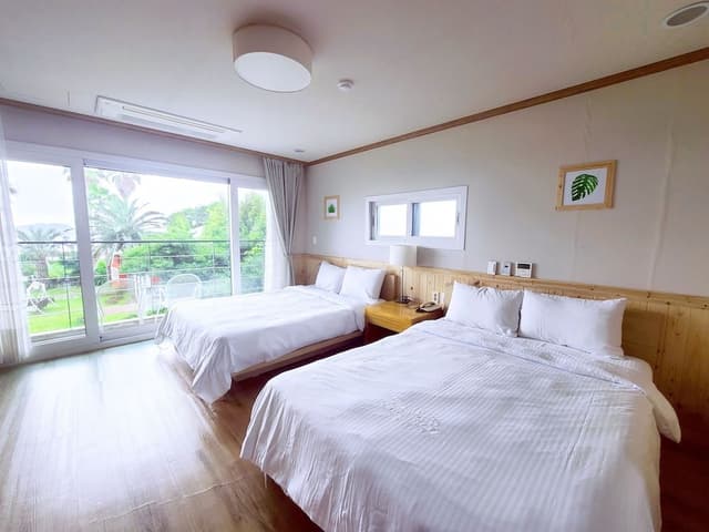 Deluxe Studio Suite, 2 Queen Beds, Ocean View