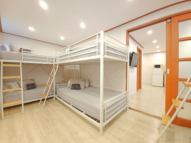 Family Room (8 persons)