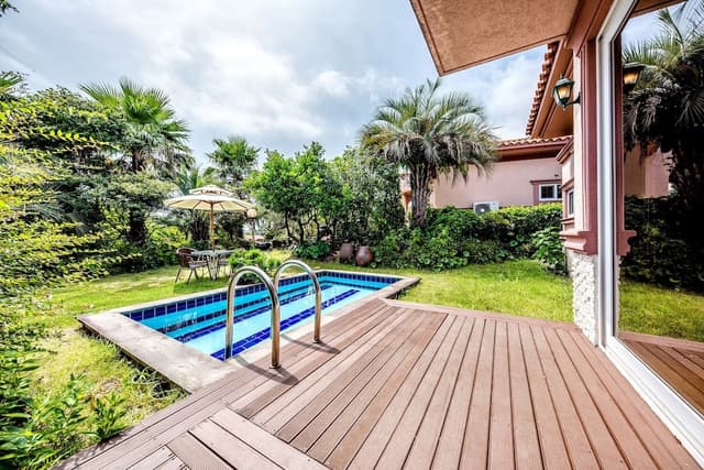 Camelville Pool Villa Suite