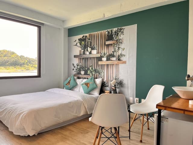 Double Room (Room 2)