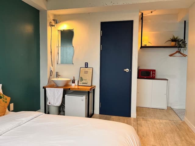 Double Room (Room 2)