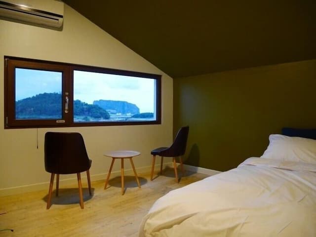 Double Room (Room 3)