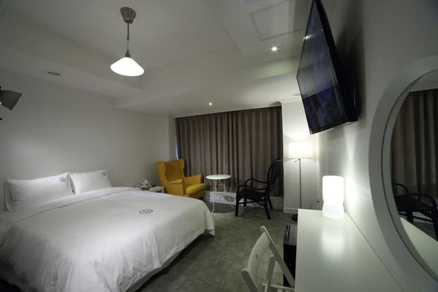 Deluxe Double Room (Base pax 2, Parking)