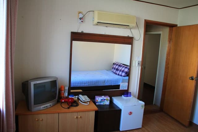 Shared Dormitory, Men only (4 Person Room)
