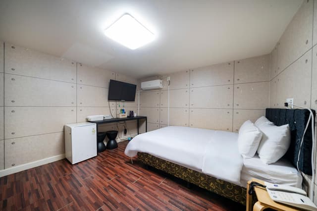 VIP Twin Room (No parking available in all rooms, RoofTop Room/Additional charge for more than 2 pe