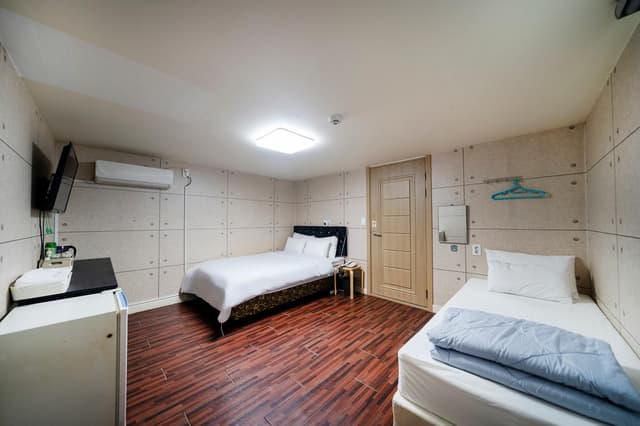VIP Twin Room (No parking available in all rooms, RoofTop Room/Additional charge for more than 2 pe