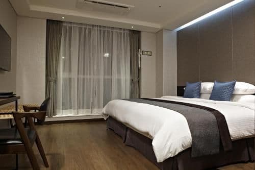 Deluxe King Room