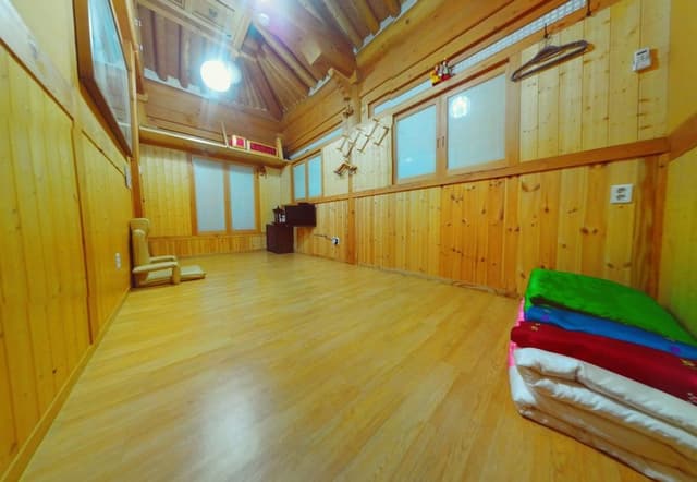 Deluxe Room (Free Korean Traditional Clothes Exp.)