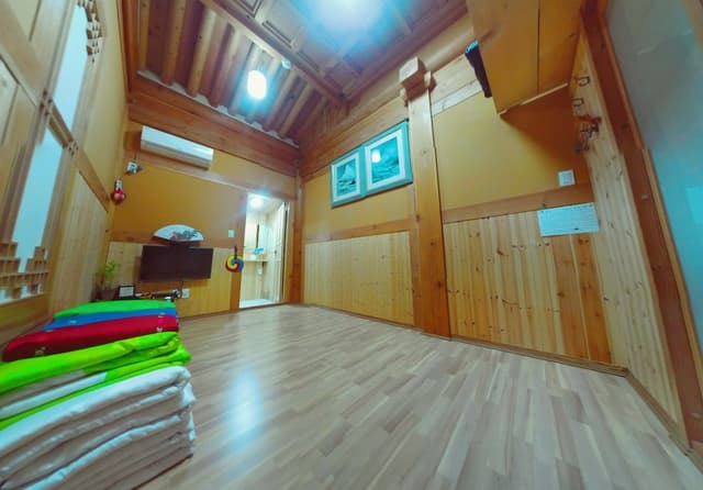 Family Room (Free Korean Traditional Clothes Exp.)