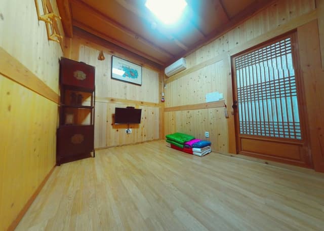 Triple Room, Private Bathroom (Free Korean Traditional Clothes Exp.)