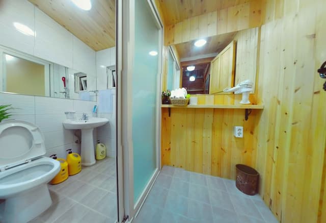 Deluxe Room (Free Korean Traditional Clothes Exp.)