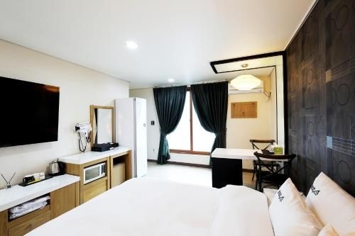White Tourist Hotel1