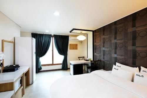 White Tourist Hotel3