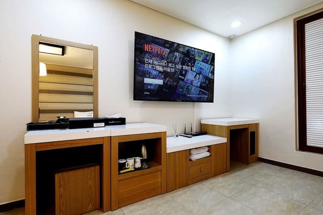 Standard Twin Room (Free Breakfast for 2, except Monday)