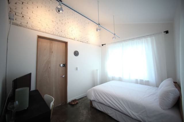 Deluxe Double Room (Non-Korean Nationals Only)