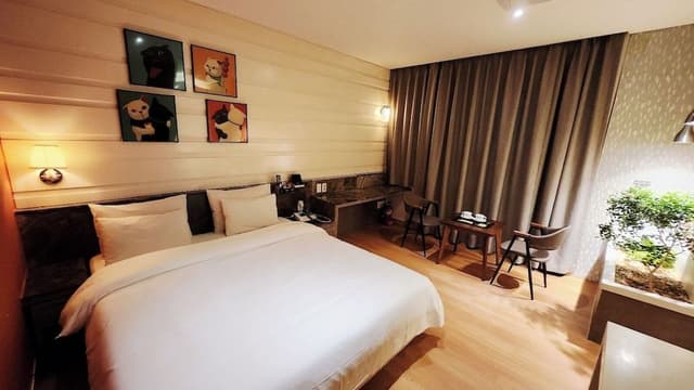 Deluxe Double Room, City View