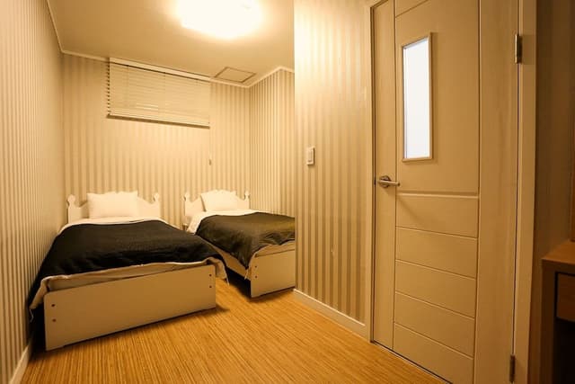 Twin Room (A)