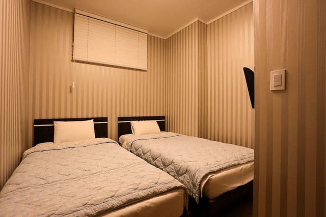 Twin Room (A)