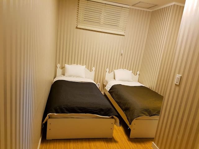 Twin Room (A)