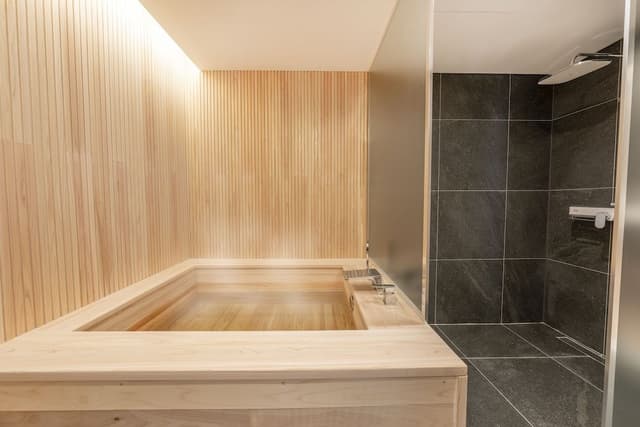 Deluxe Hinoki bath Double - Free Breakfast for 2 (Rice Noodle) Room is larger than most in Busan