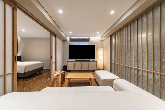 Royal Pool Suite B - Free Breakfast for 2 (Rice Noodle)