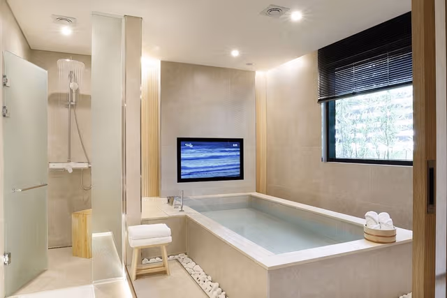 Royal Pool Suite A - Free Breakfast for 2 (Rice Noodle)