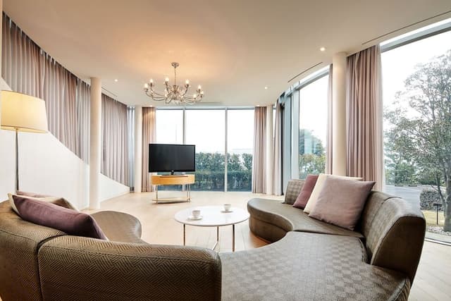Dominique Perrault Villa ( 4 Rooms )