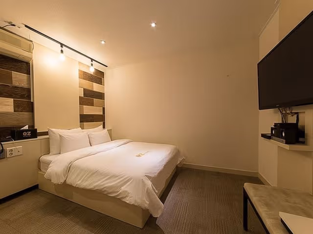 Deluxe Double Bed