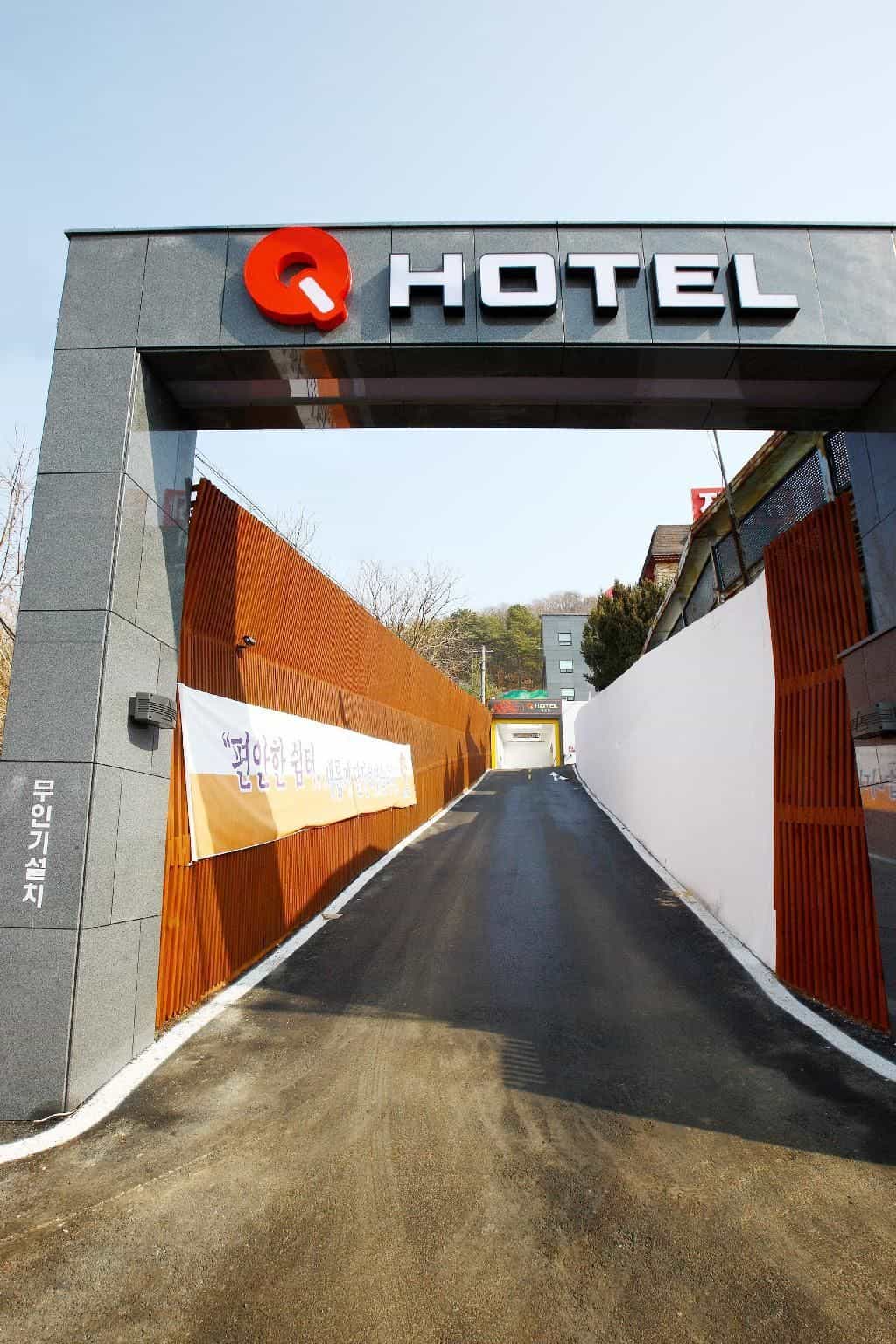 Q Hotel